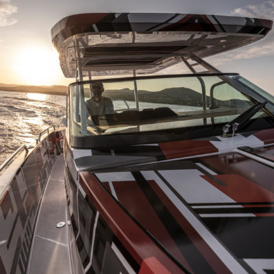 Axopar-37-ST-gallery-005-DSF1817__ScaleHeightWzIxNjBd