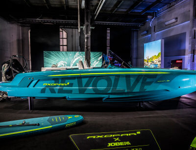 Axopar-X-Jobe-Revolve_gallery_015_C4A1017__ScaleWidthWzQ2MF0